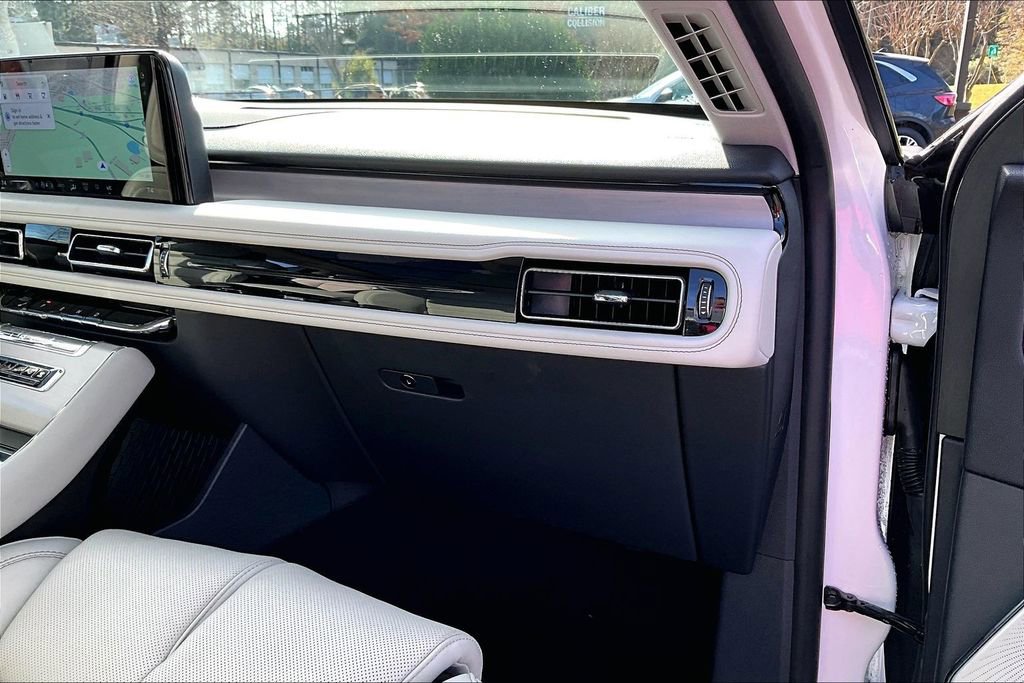 Certified 2025 Lincoln Aviator Reserve w/ Equipment Group 201A image 16