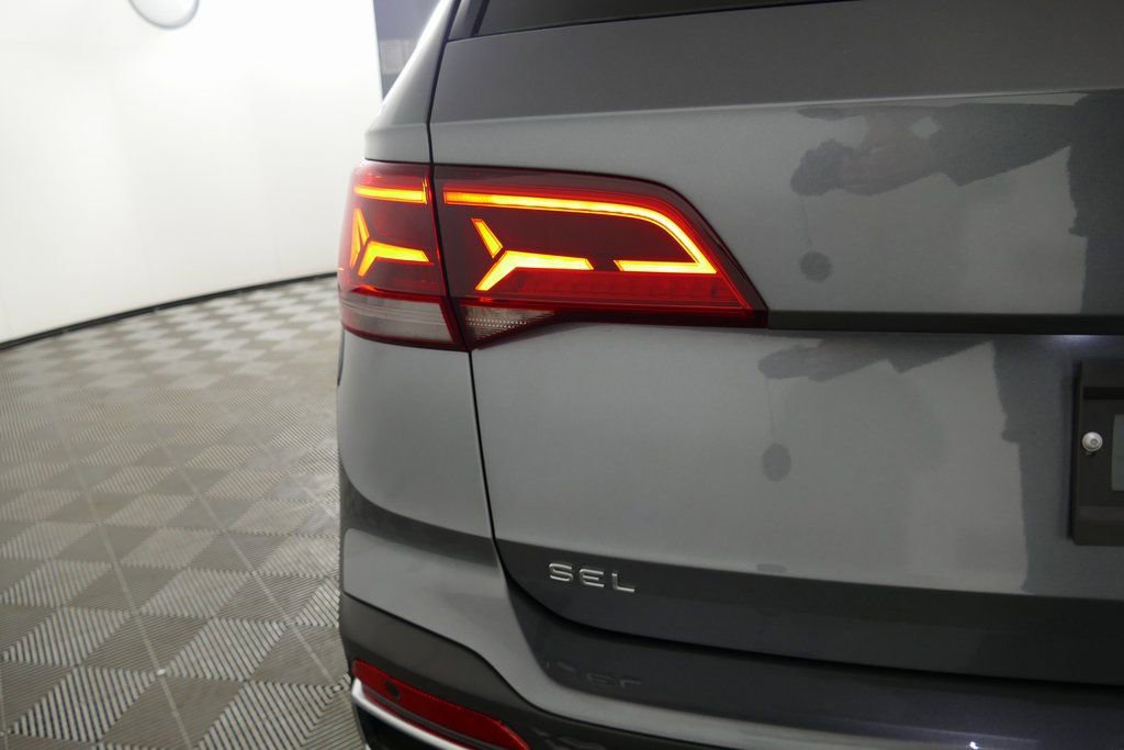 Used 2024 Volkswagen Taos SEL image 29