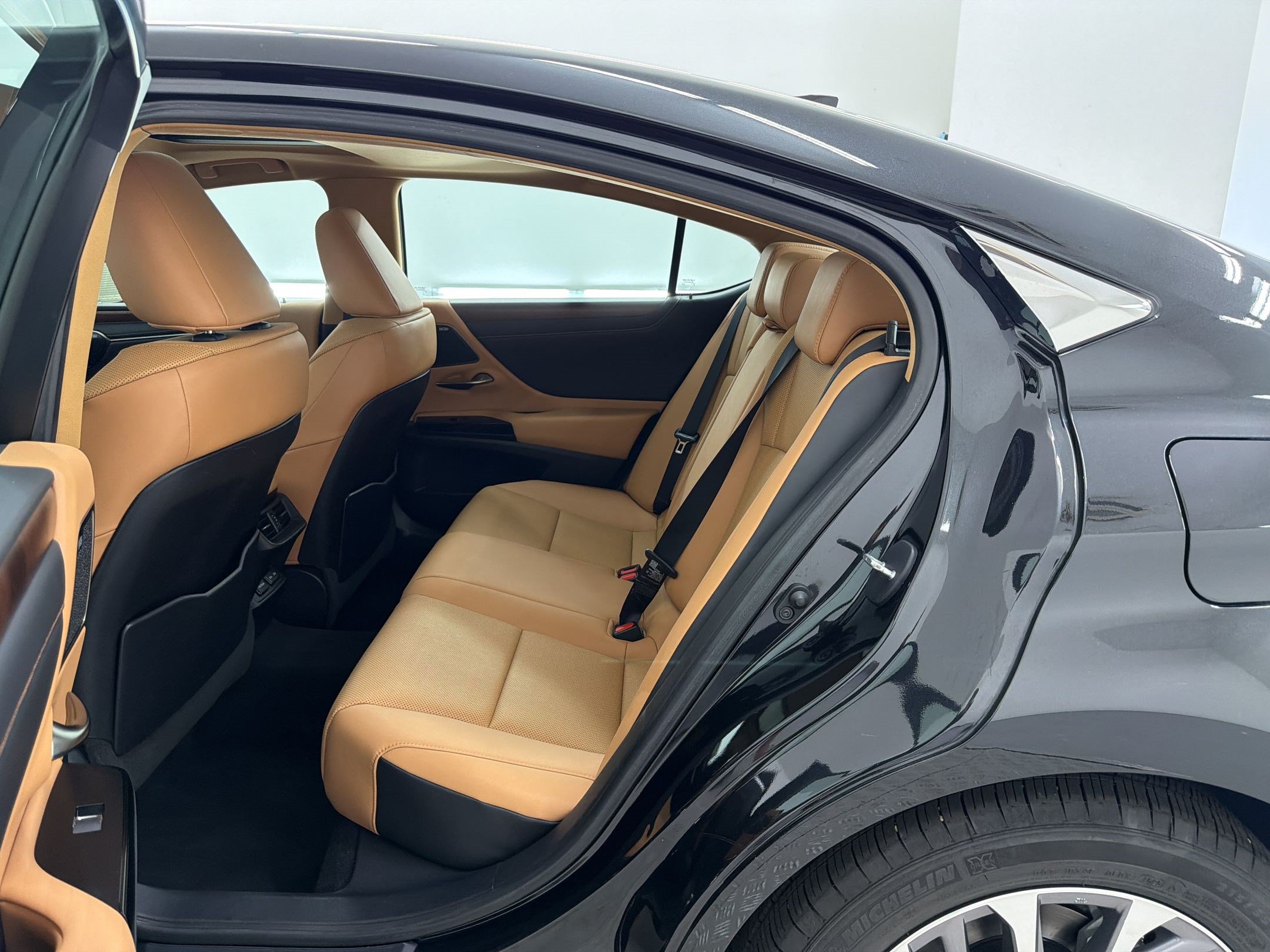 Certified 2022 Lexus ES 350 w/ Premium Package FWD image 28