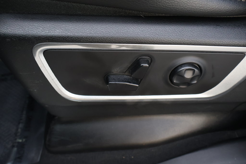 Used 2019 RAM 1500 Laramie AWD/4WD image 22