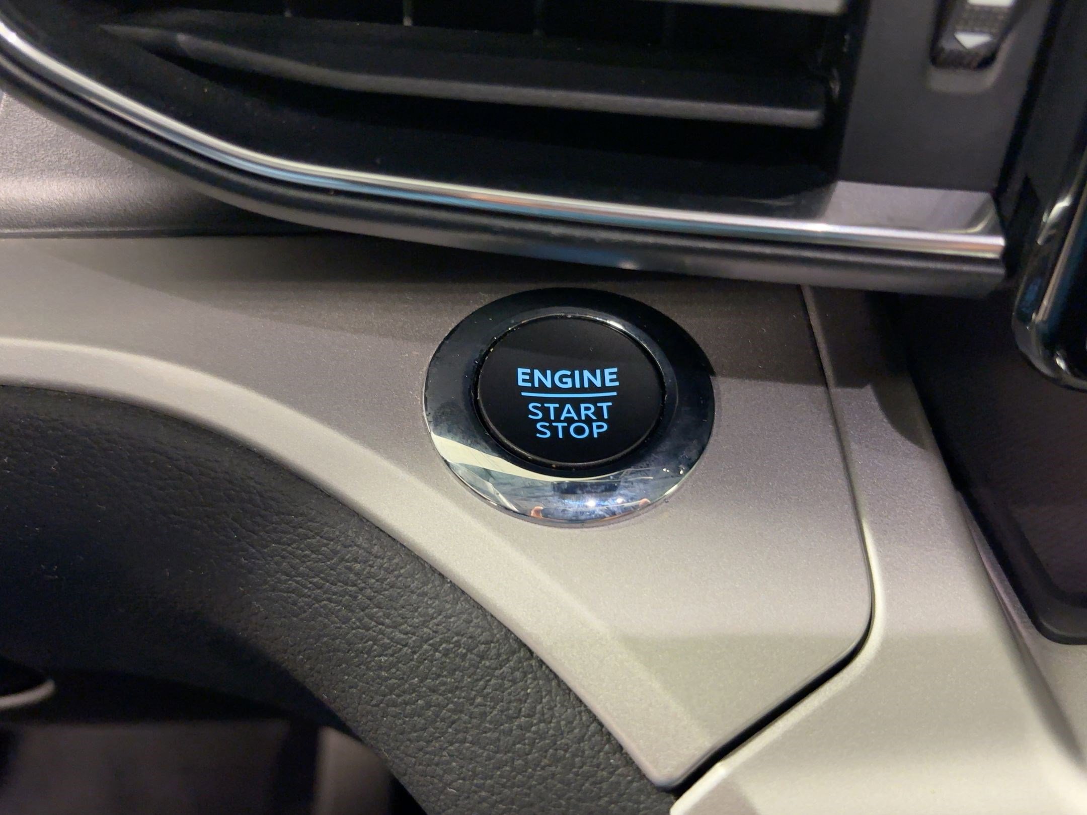 Used 2022 Ford Explorer XLT w/ Equipment Group 202A image 27