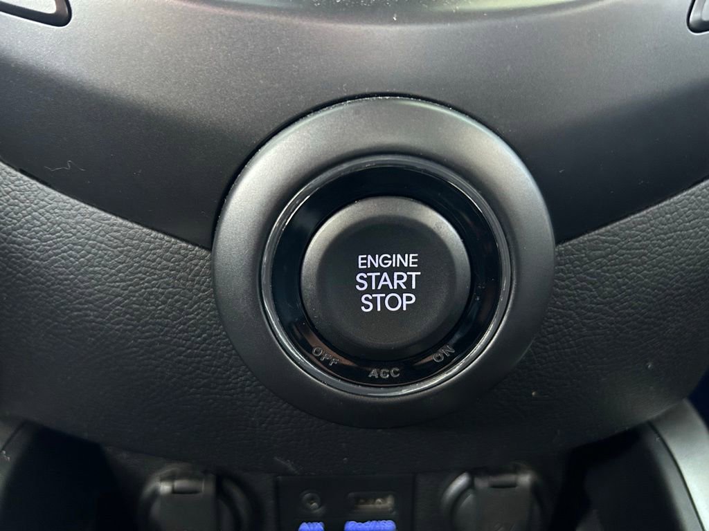 Used 2015 Hyundai Veloster Turbo FWD image 27