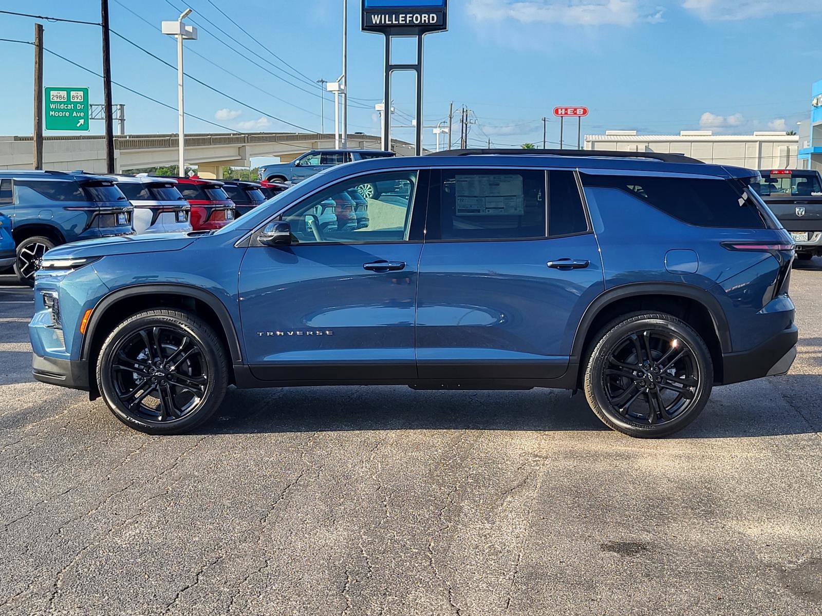 New 2026 Chevrolet Traverse LT image 2