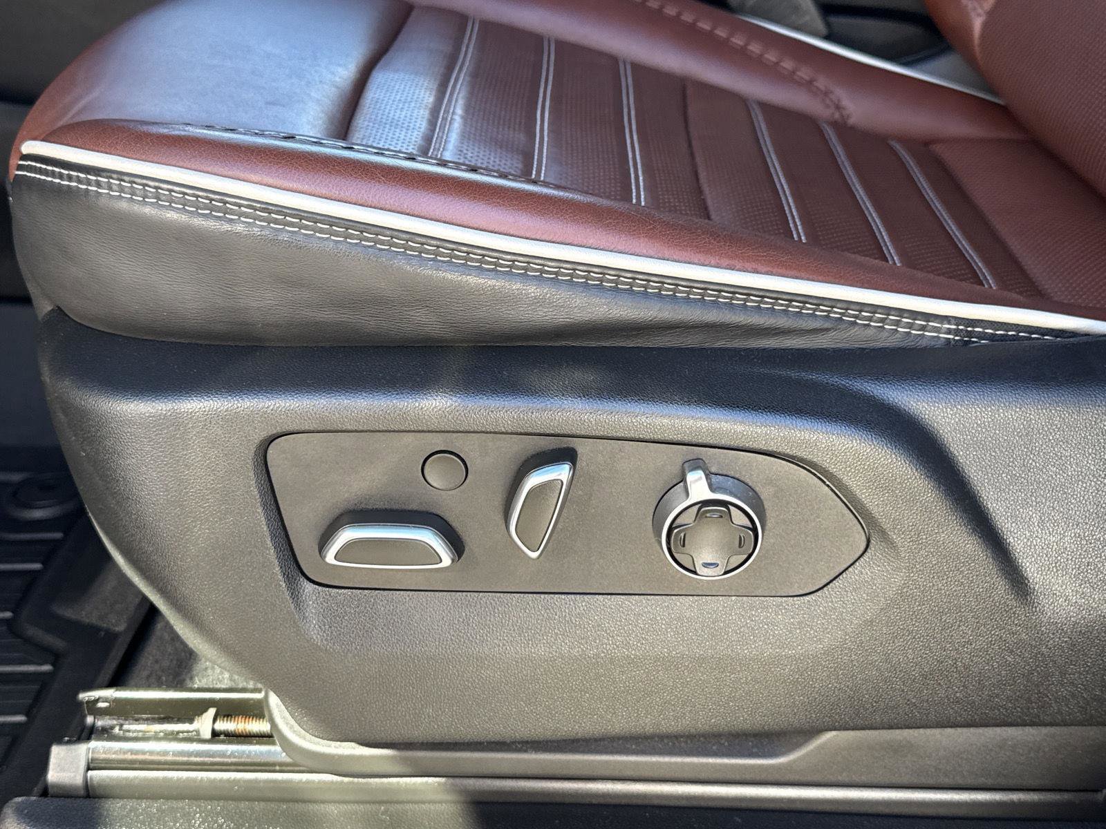 Used 2023 GMC Yukon Denali Ultimate image 17