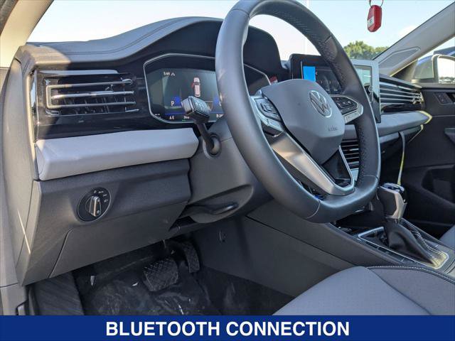 New 2025 Volkswagen Jetta SE FWD image 11