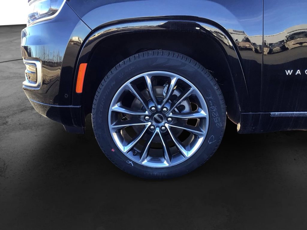 Used 2025 Jeep Wagoneer L Series III w/ Premium Group I AWD/4WD image 9