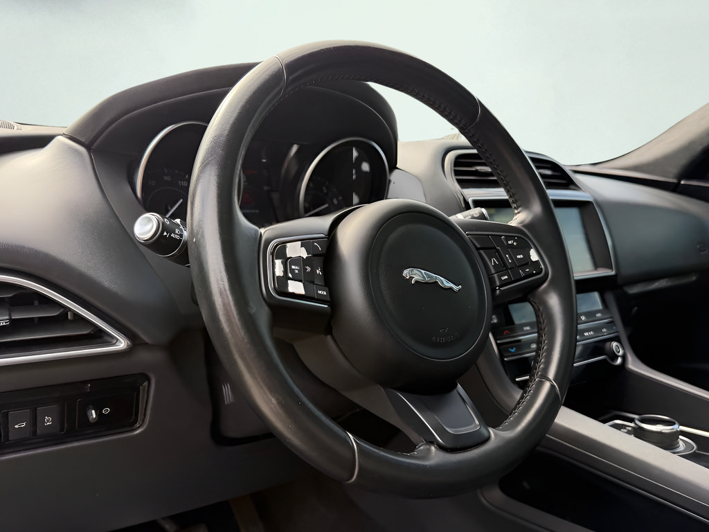 Used 2020 Jaguar F-PACE Premium AWD/4WD image 38