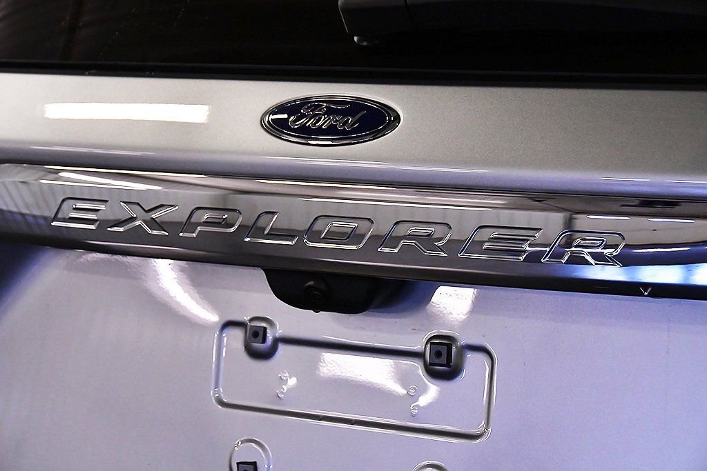Used 2023 Ford Explorer XLT image 10