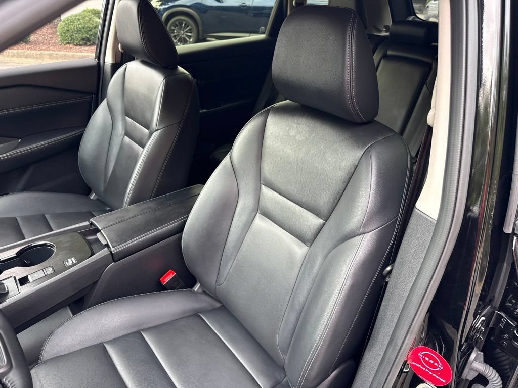 Certified 2025 Nissan Rogue SL FWD image 18