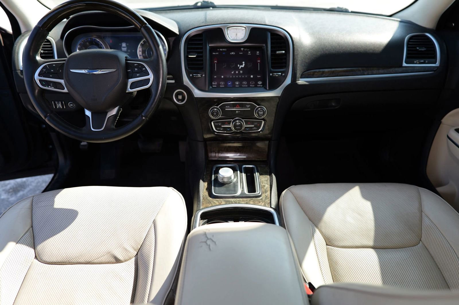 Used 2018 Chrysler 300 Limited image 20