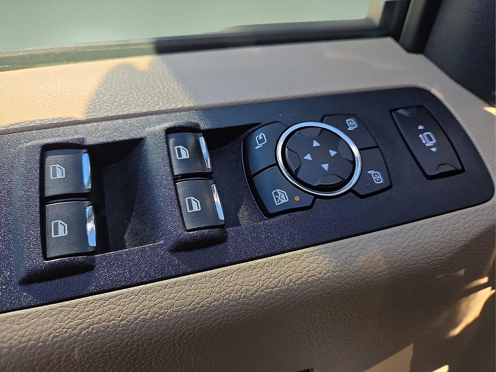 Used 2018 Ford F350 Lariat w/ Chrome Package image 15