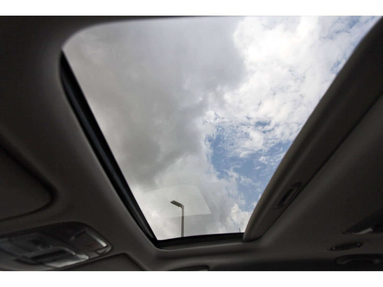 Used 2025 Kia Telluride S FWD image 26