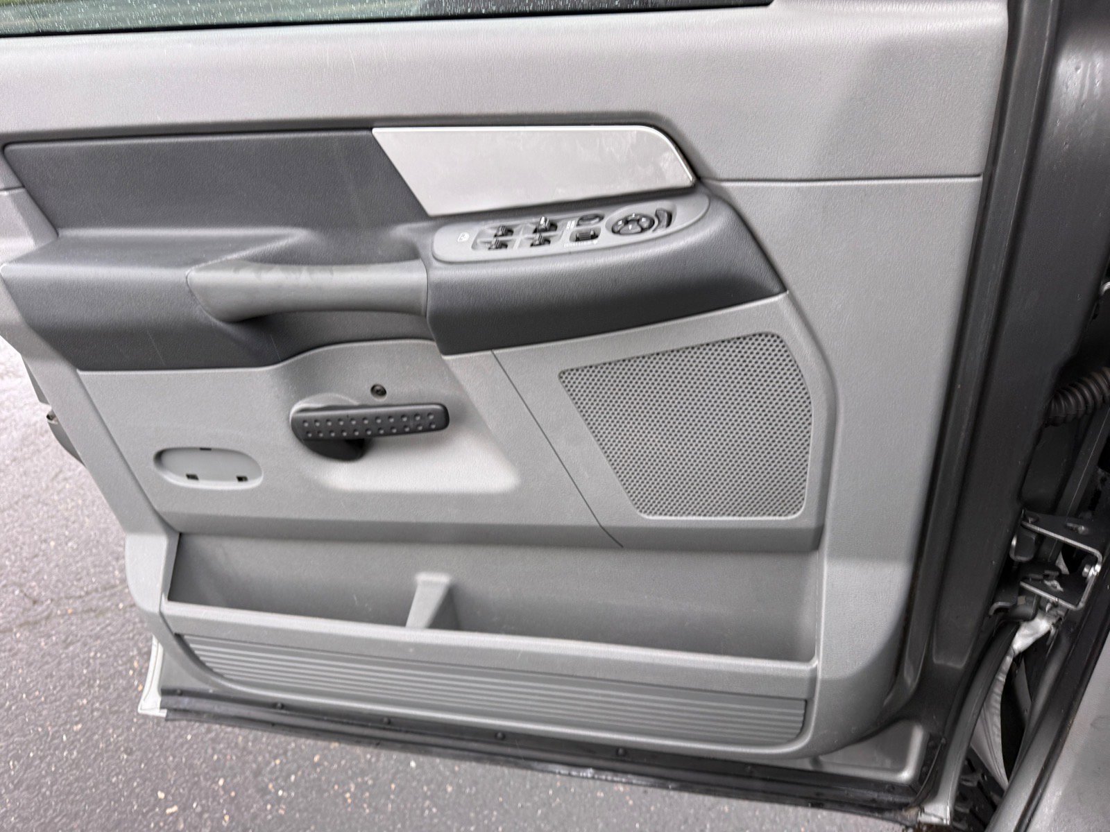 Used 2008 Dodge Ram 2500 Truck SXT image 28