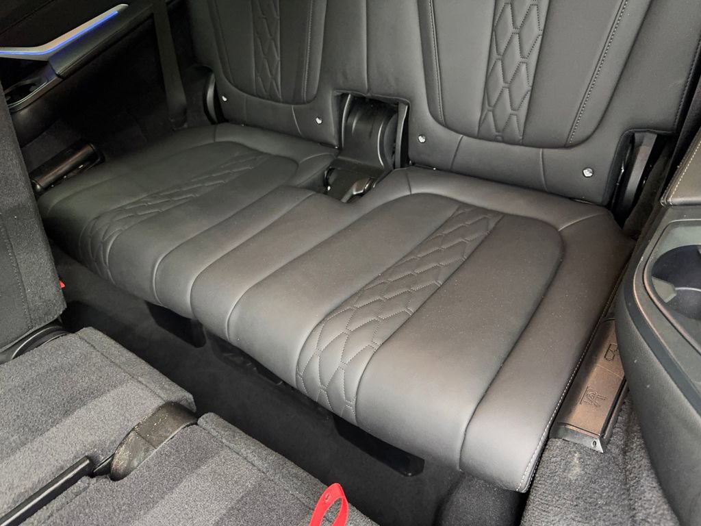 Used 2023 BMW X7 xDrive40i image 39