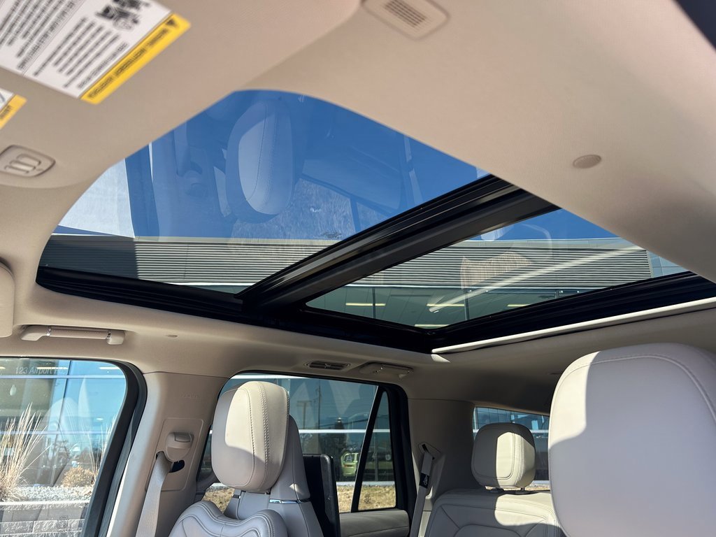 Used 2020 Lincoln Navigator Reserve w/ Luxury Package image 24