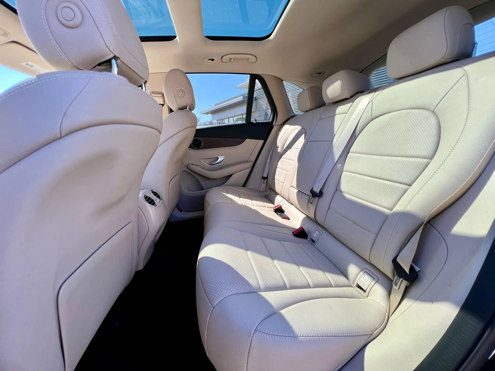 Used 2022 Mercedes-Benz GLC 300 4MATIC w/ Multimedia Package Lite image 24