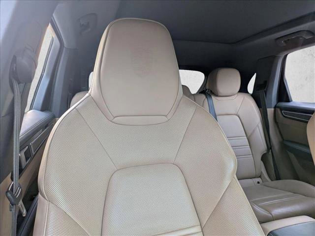 Used 2023 Porsche Cayenne Platinum Edition image 14