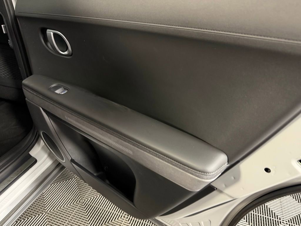 Used 2024 Hyundai Ioniq 5 Limited image 32