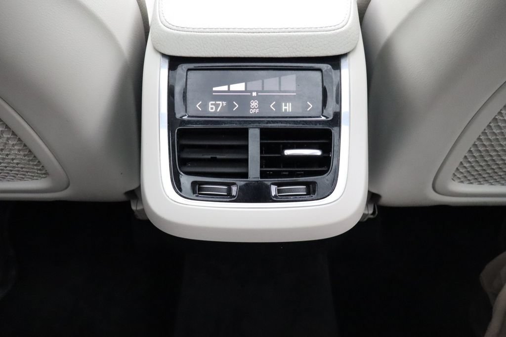 Used 2016 Volvo XC90 T6 Momentum w/ Momentum Plus Package AWD/4WD image 33
