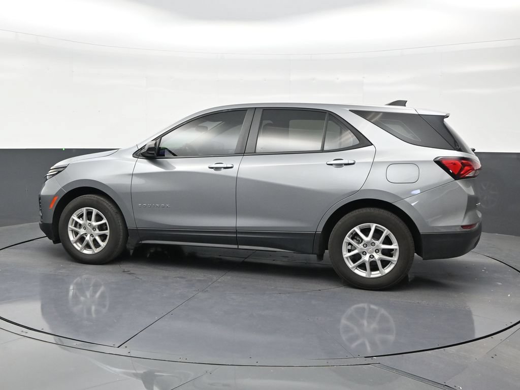 Used 2024 Chevrolet Equinox LS FWD image 2