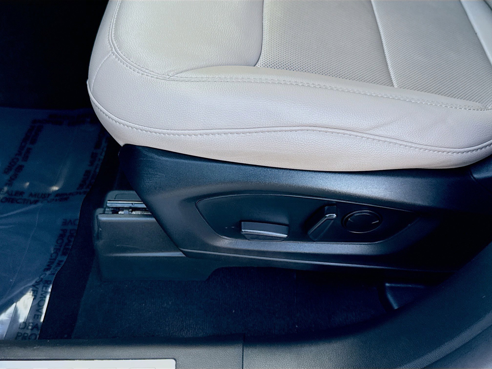 Used 2024 Ford Explorer Limited image 15