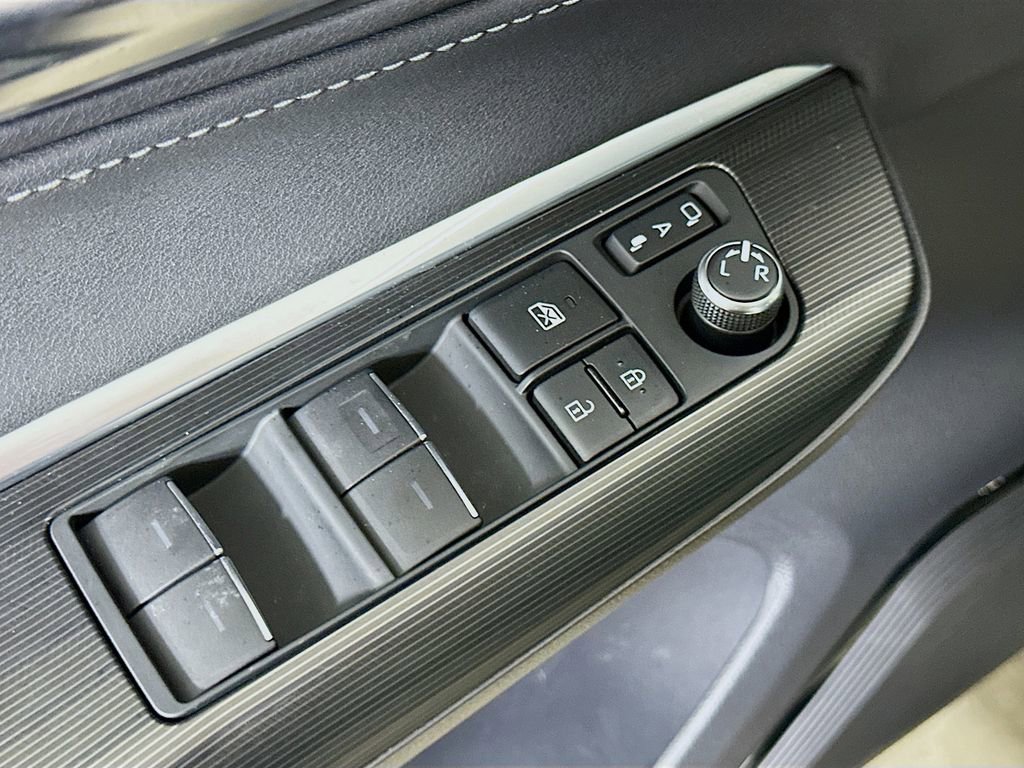Used 2021 Toyota Venza Limited w/ Carpet Mat Package (TMS) AWD/4WD image 20