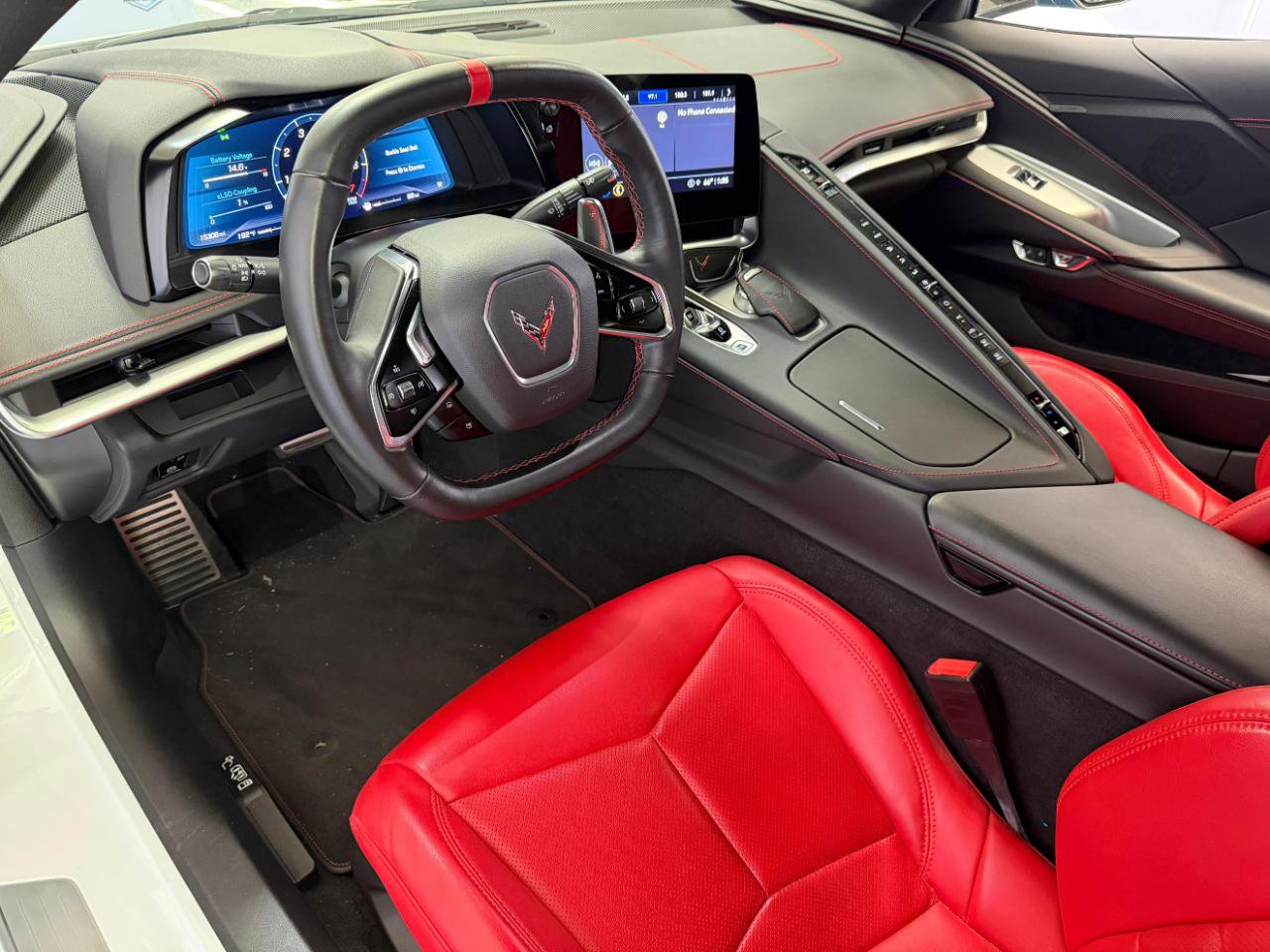 Used 2021 Chevrolet Corvette Stingray Coupe w/ Z51 Performance Package RWD image 17