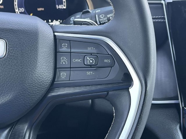 Used 2024 Jeep Grand Cherokee Laredo w/ Luxury Tech Group I AWD/4WD image 28