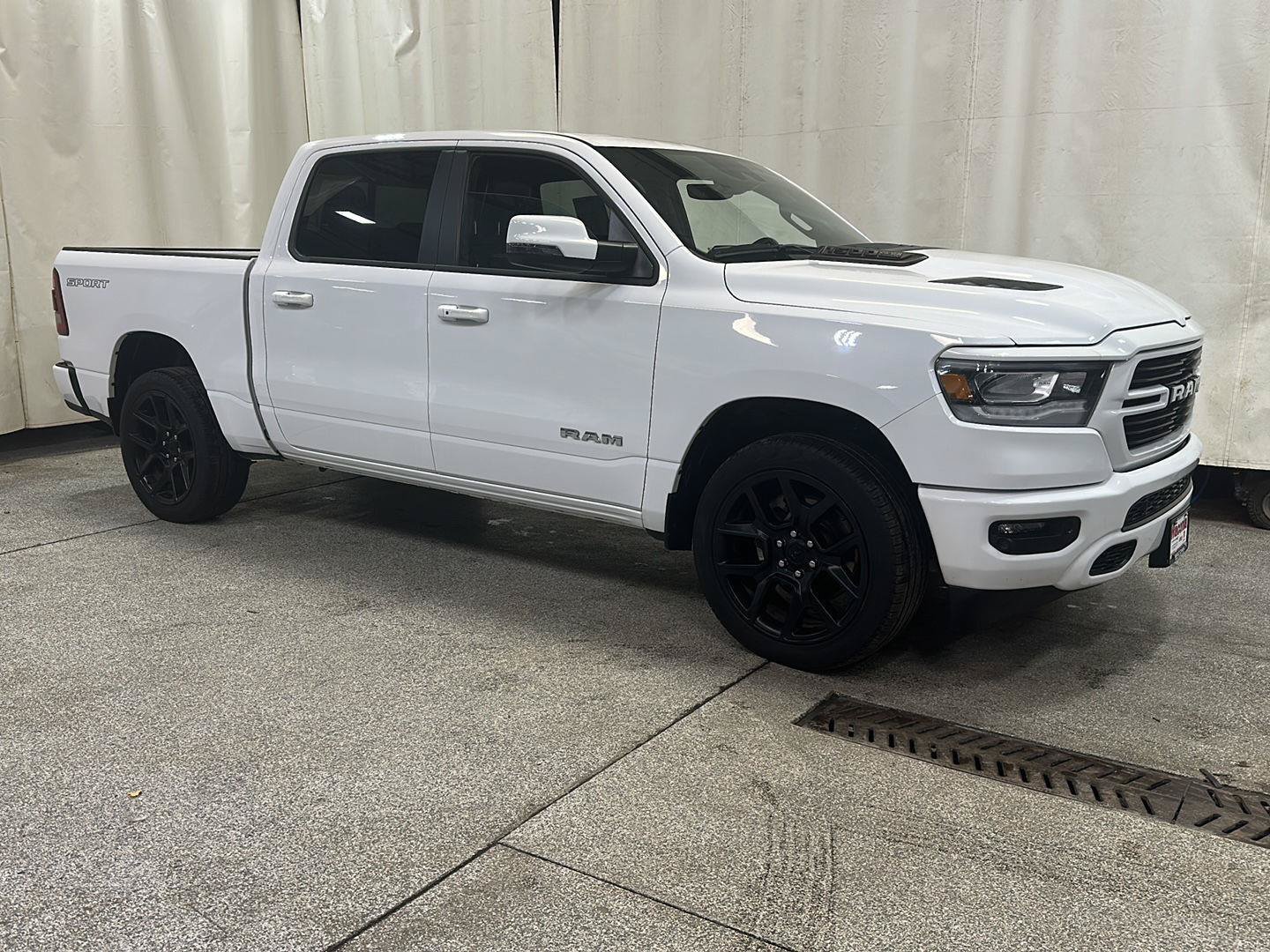 Used 2023 RAM 1500 Laramie AWD/4WD image 7