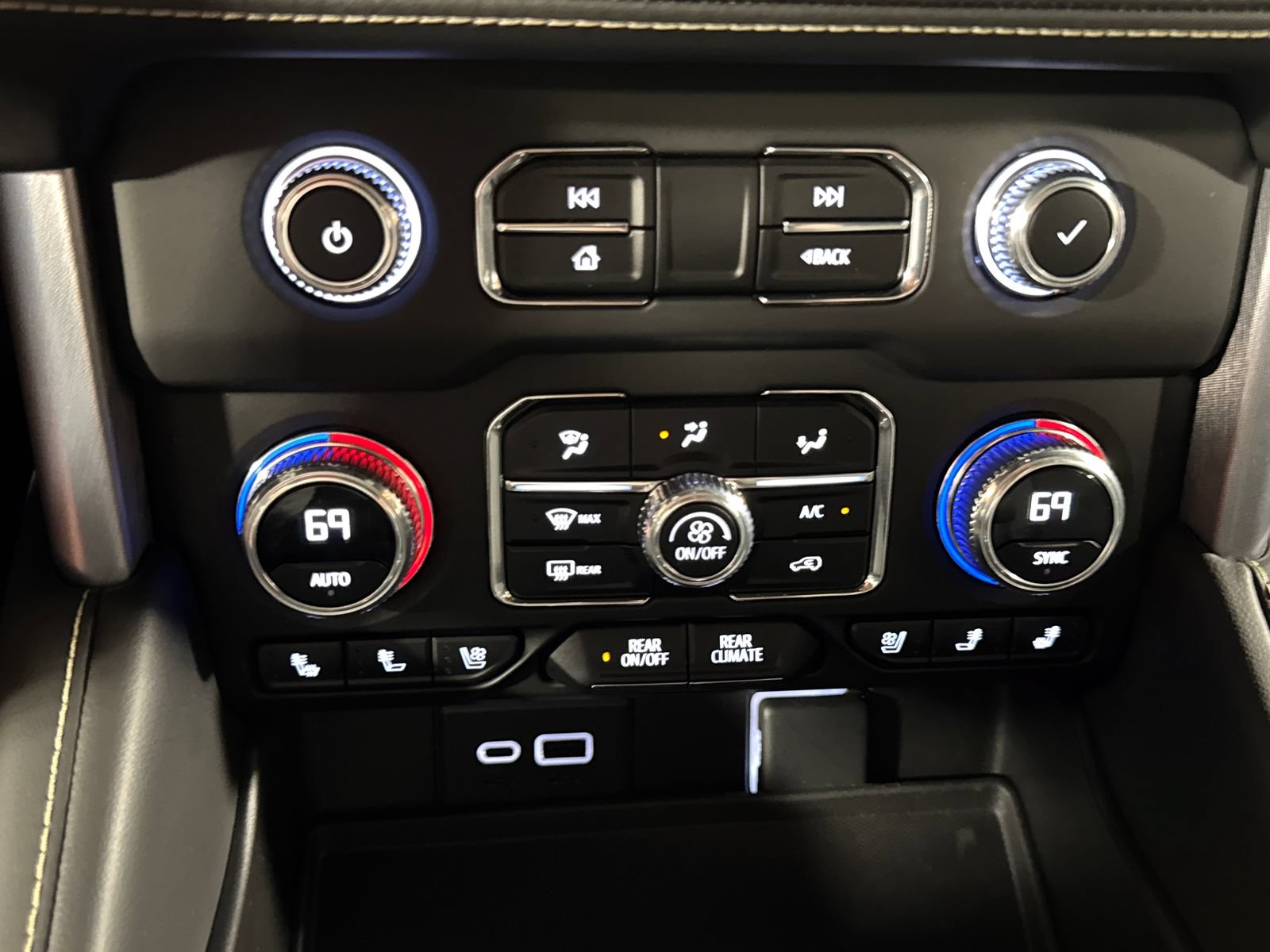 Used 2023 GMC Yukon SLT w/ SLT Premium Package AWD/4WD image 23