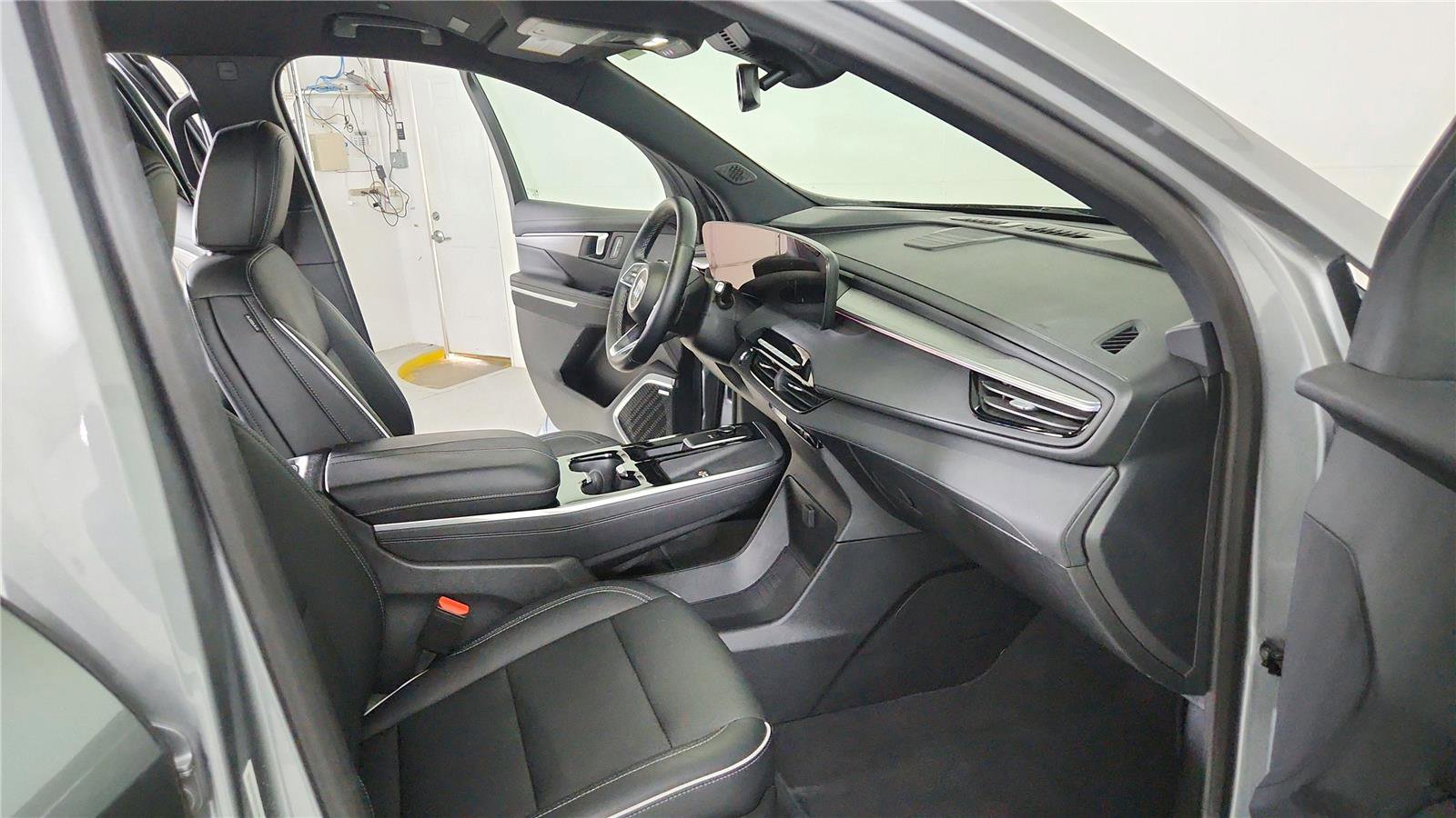 Used 2025 Buick Enclave Preferred AWD/4WD image 21