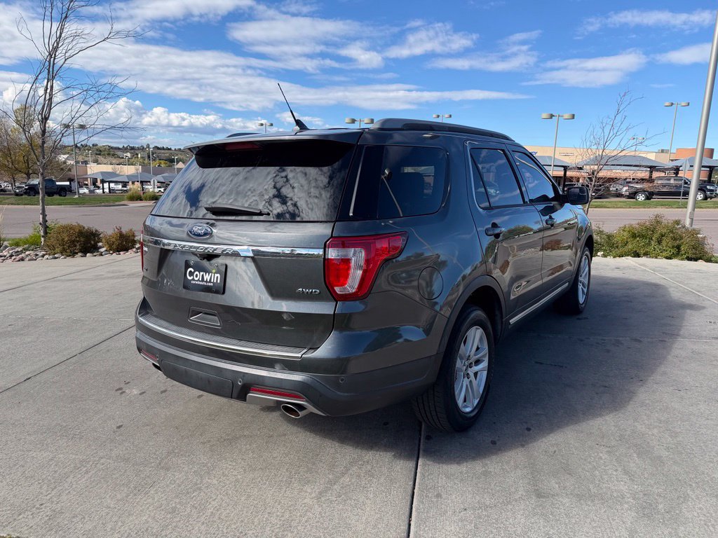 Used 2018 Ford Explorer XLT w/ Equipment Group 202A AWD/4WD image 8