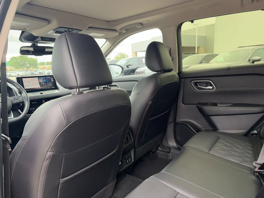 Used 2024 Nissan Rogue Platinum w/ Platinum Premium Package FWD image 24