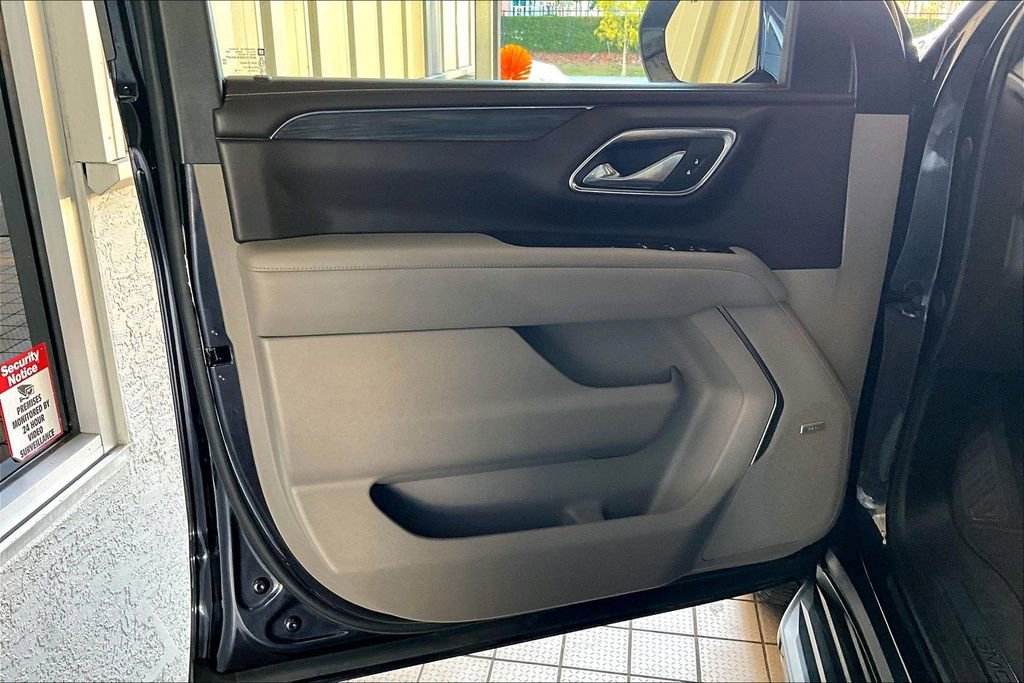 Used 2024 GMC Yukon SLT image 2