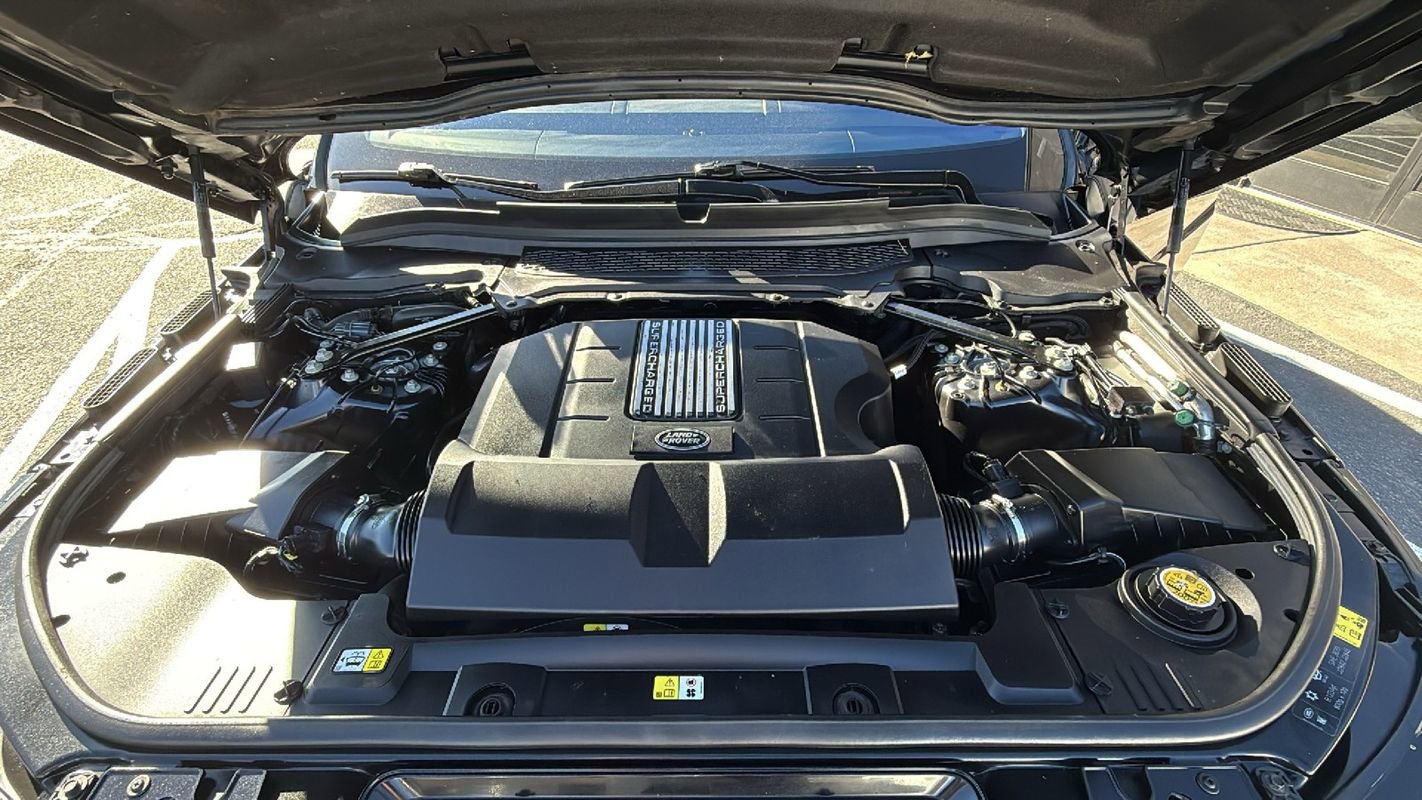 Used 2016 Land Rover Range Rover Sport HSE image 28