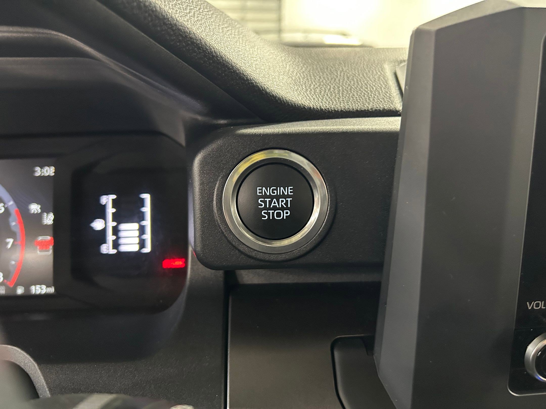 Used 2025 Toyota 4Runner SR5 AWD/4WD image 19