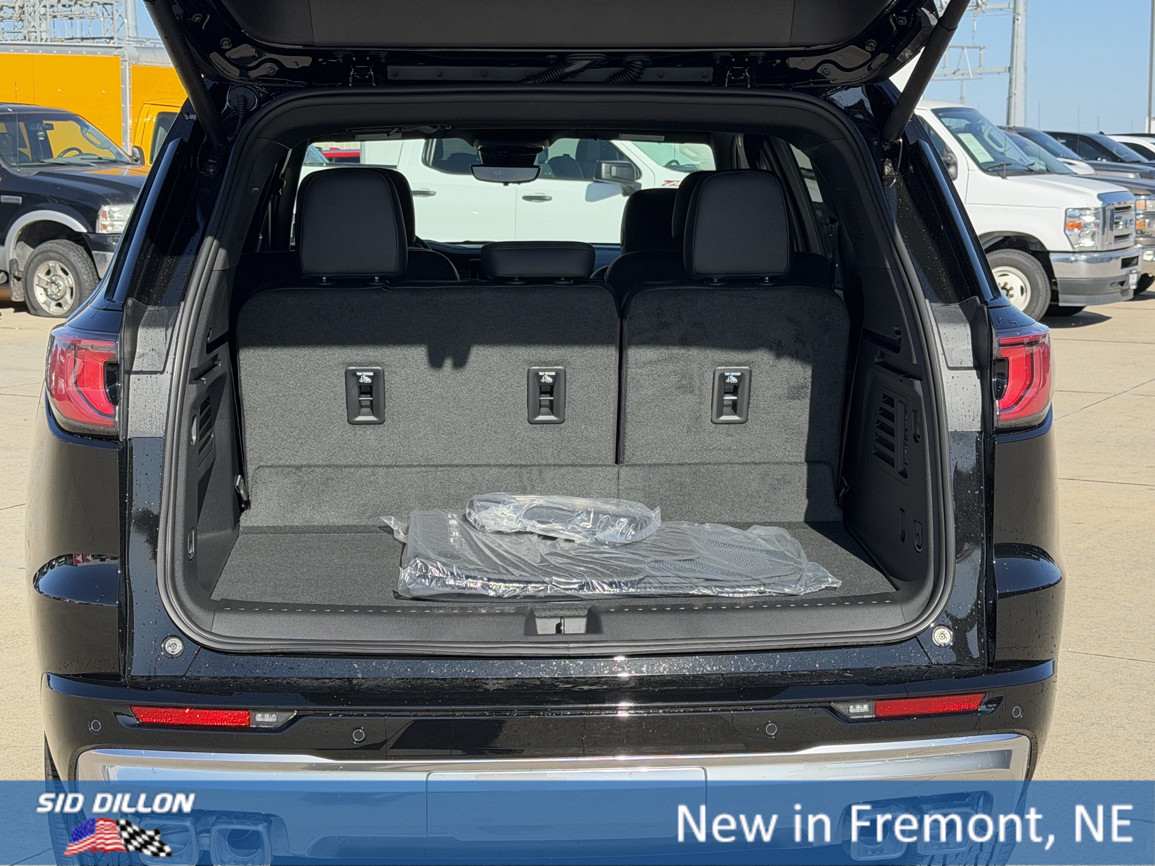 New 2027 GMC Acadia Denali w/ LPO, Floor Liner Package AWD/4WD image 5