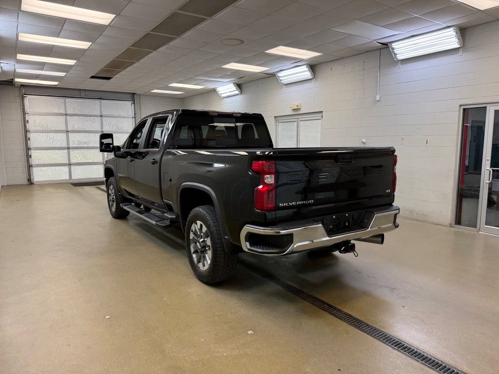 Used 2024 Chevrolet Silverado 2500 LT AWD/4WD image 8