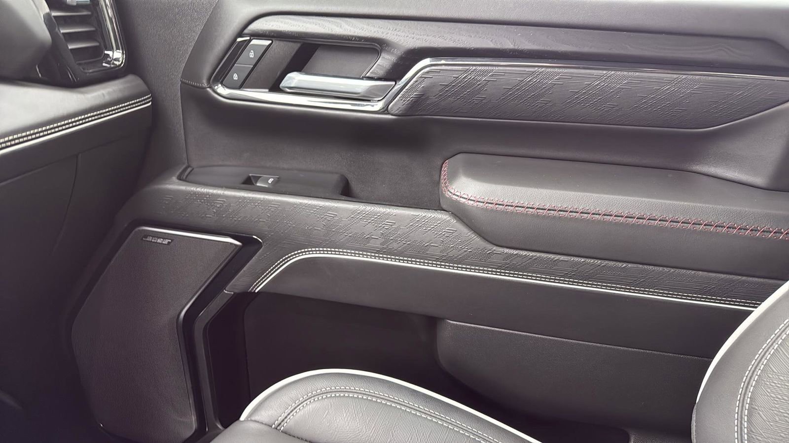 Used 2024 GMC Sierra 2500 AT4X image 24