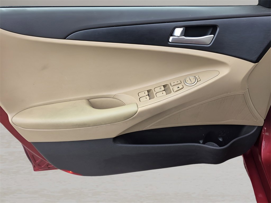 Used 2012 Hyundai Sonata GLS image 15