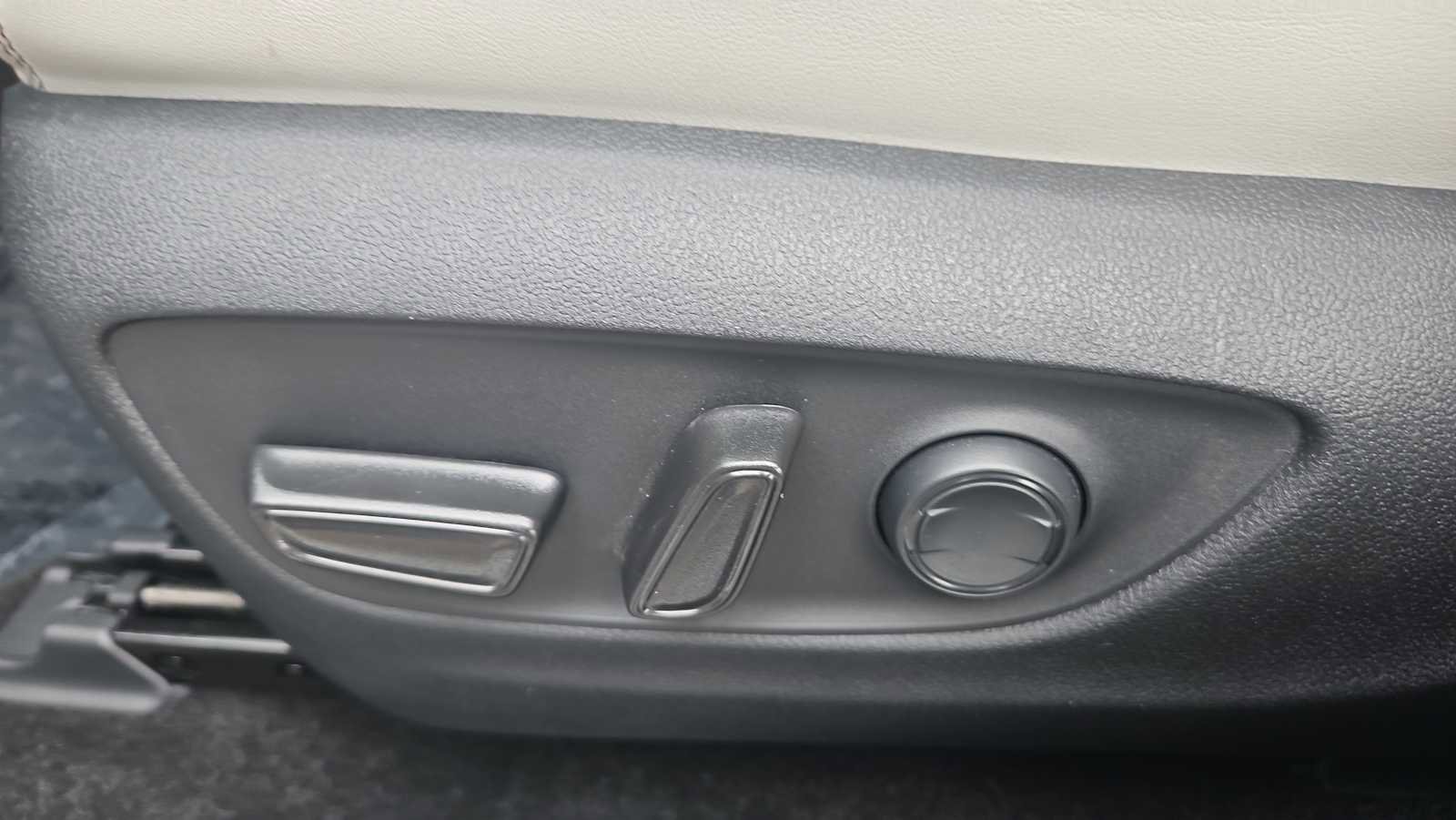 Used 2025 Toyota RAV4 XLE Premium image 14