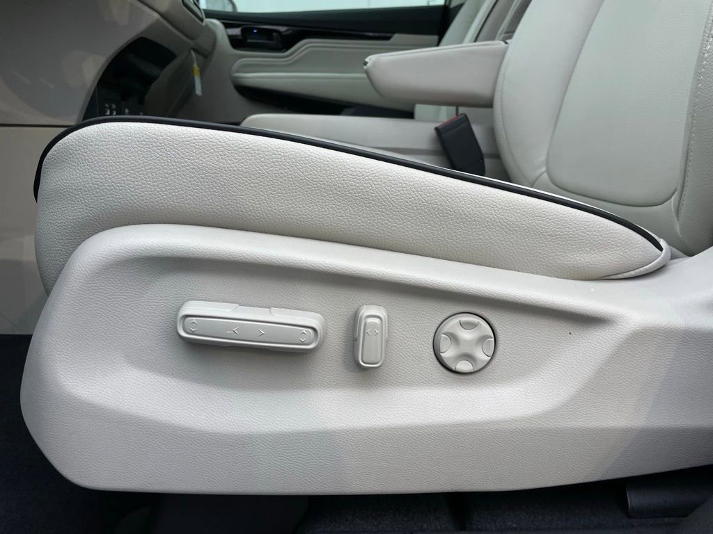 New 2026 Honda Odyssey Touring image 25