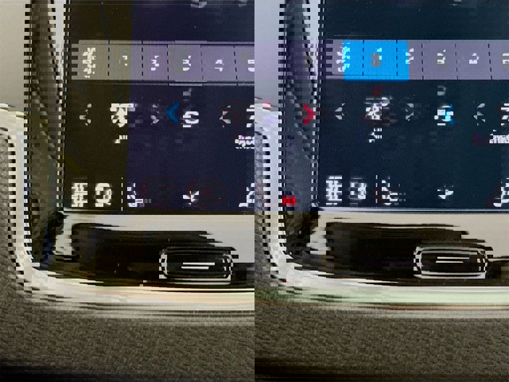 Certified 2025 Volvo XC90 B6 Core image 20