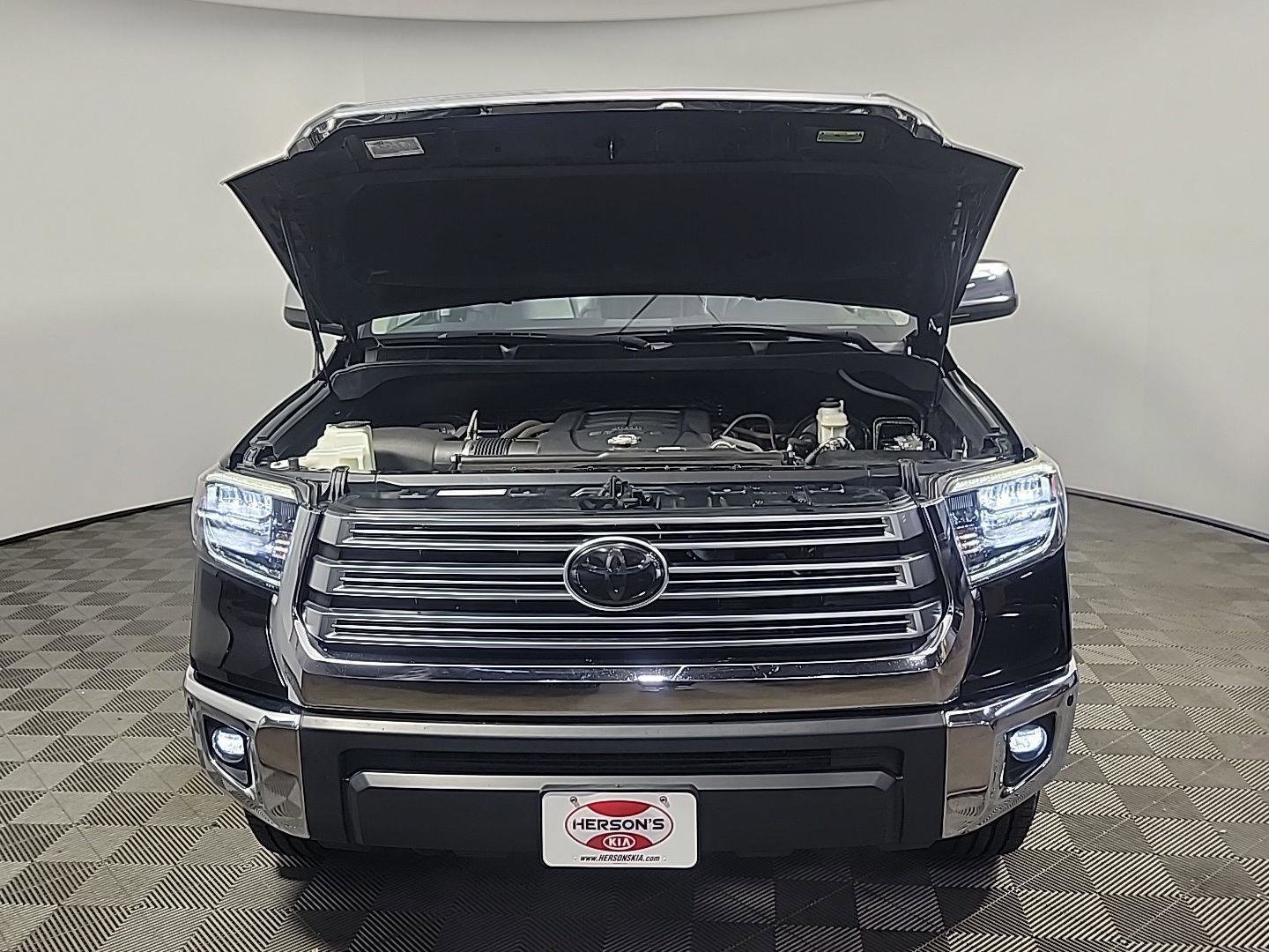 Used 2018 Toyota Tundra Limited w/ Limited Premium Package AWD/4WD image 13