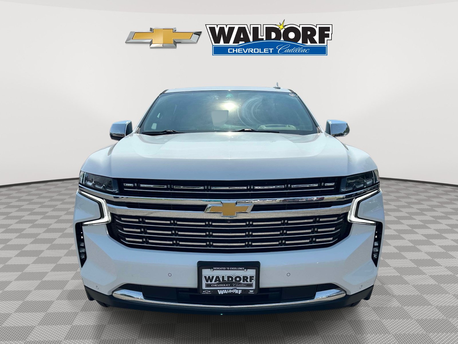 Used 2023 Chevrolet Suburban Premier w/ Premium Package AWD/4WD image 2