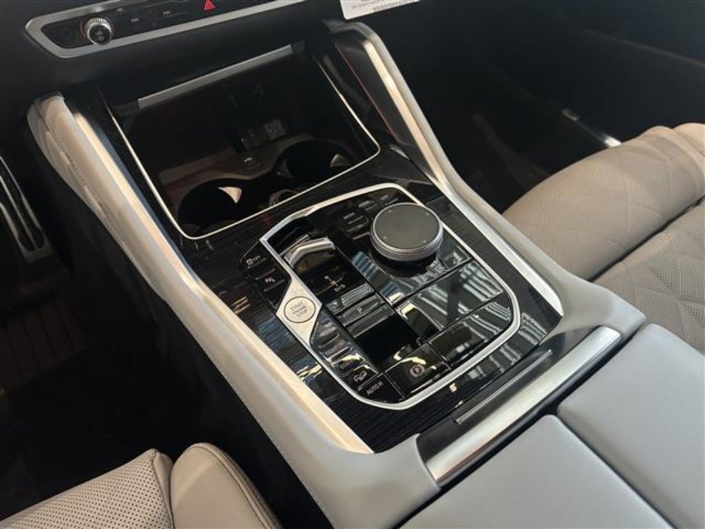 New 2026 BMW X6 xDrive40i w/ Climate Comfort Package image 10
