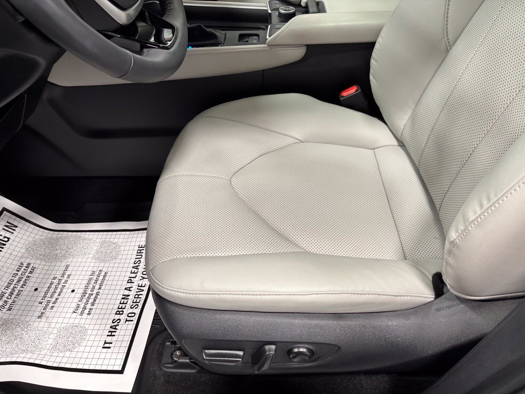 Used 2026 Toyota Grand Highlander AWD image 13