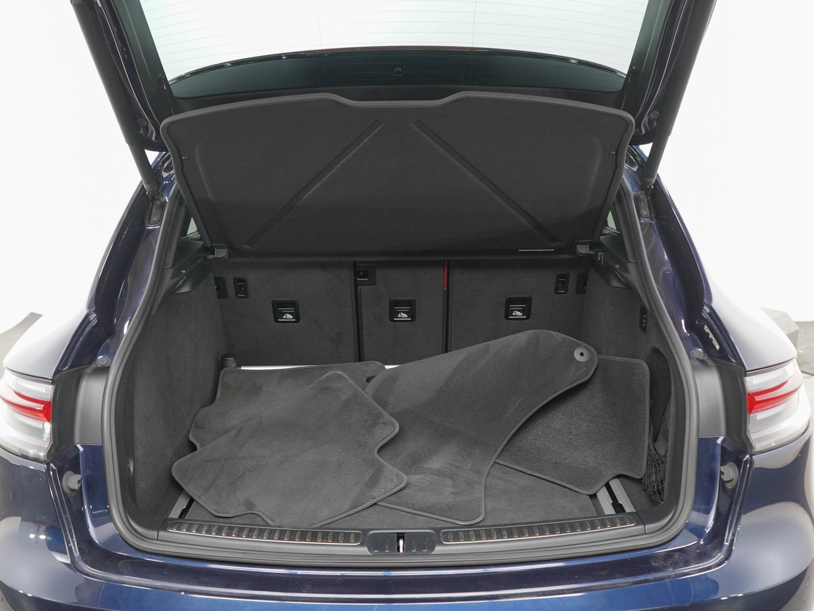 Used 2023 Porsche Macan S AWD/4WD image 16