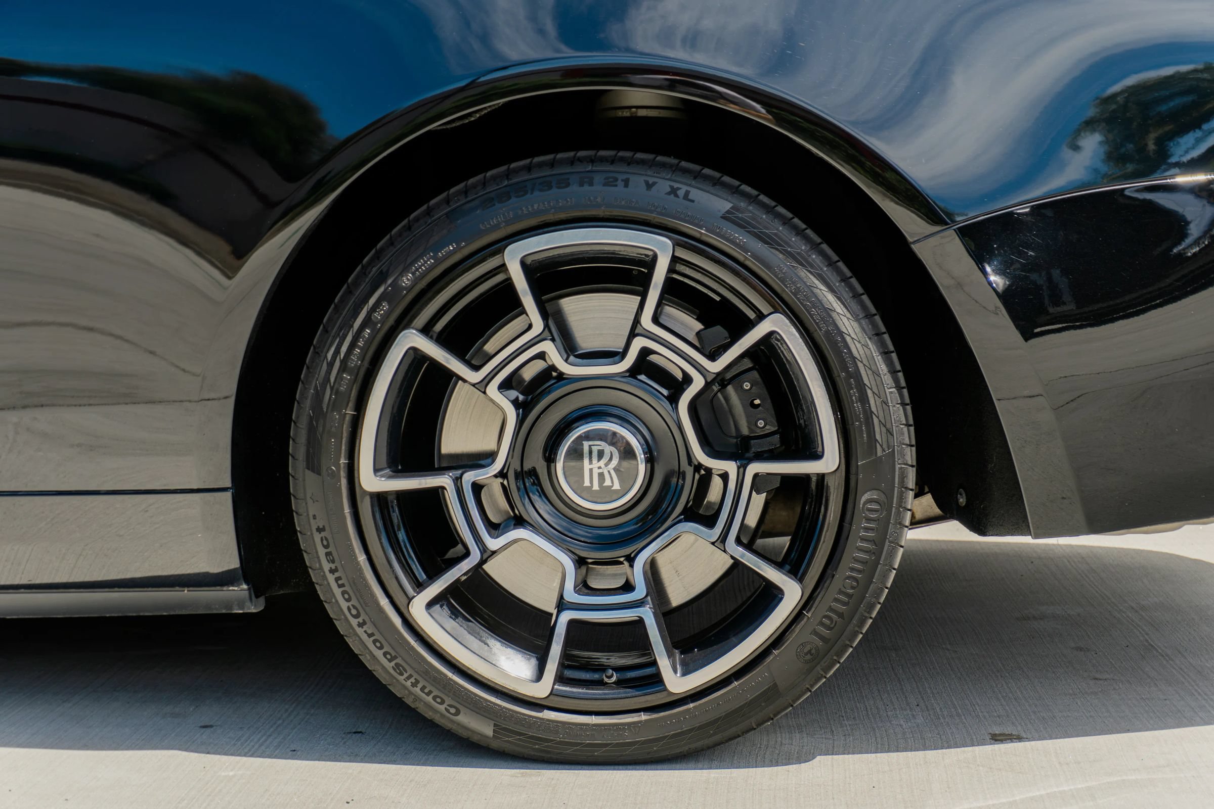 Used 2018 Rolls-Royce Dawn RWD image 22