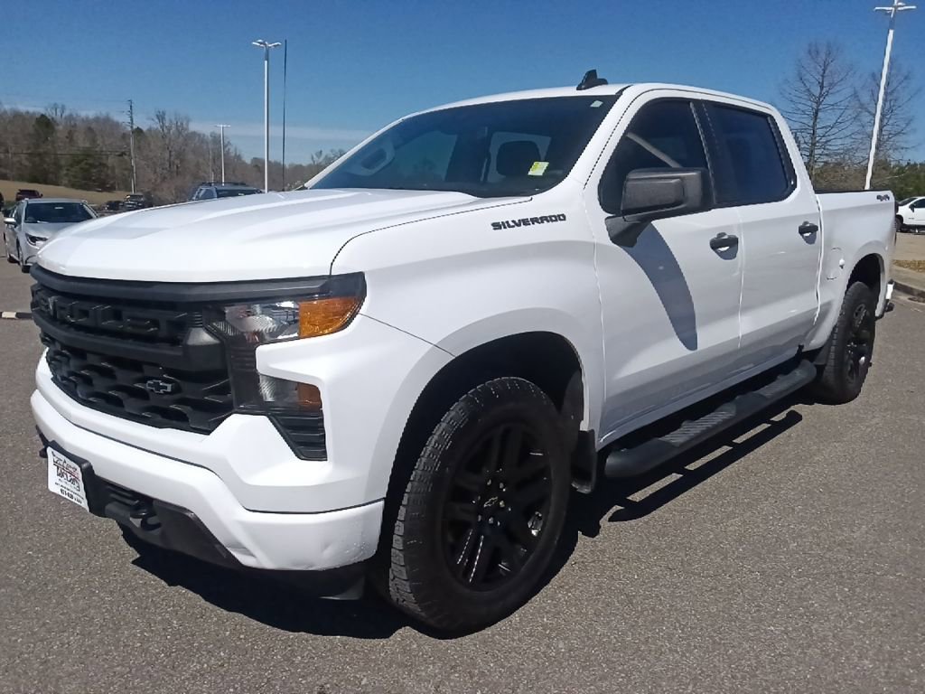 Used 2023 Chevrolet Silverado 1500 Custom w/ 2.7L Blackout Package image 7